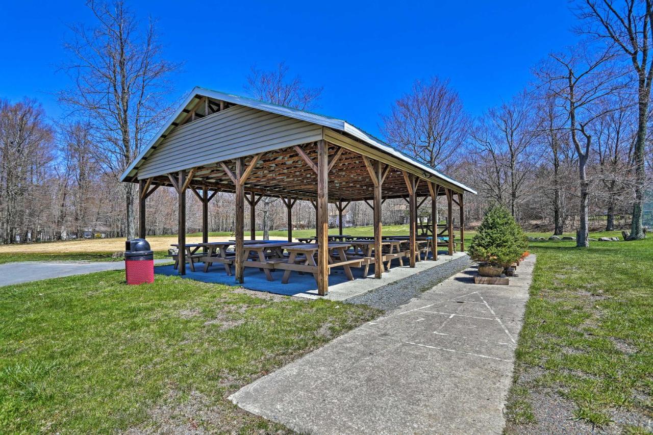 With Hot Tub And Fire Pit Walk To Holiday home