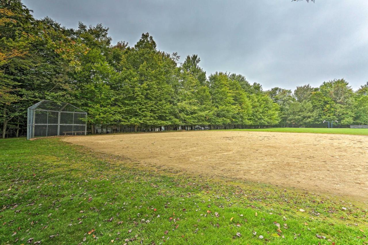 With Hot Tub And Fire Pit Walk To Holiday home *