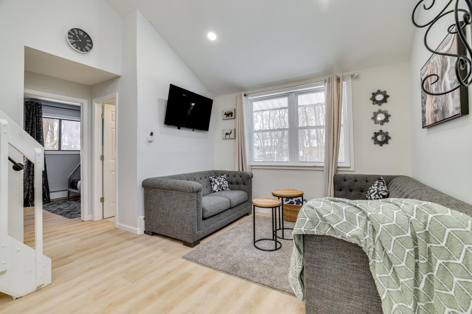 Holiday home With Hot Tub And Fire Pit Walk To Tobyhanna