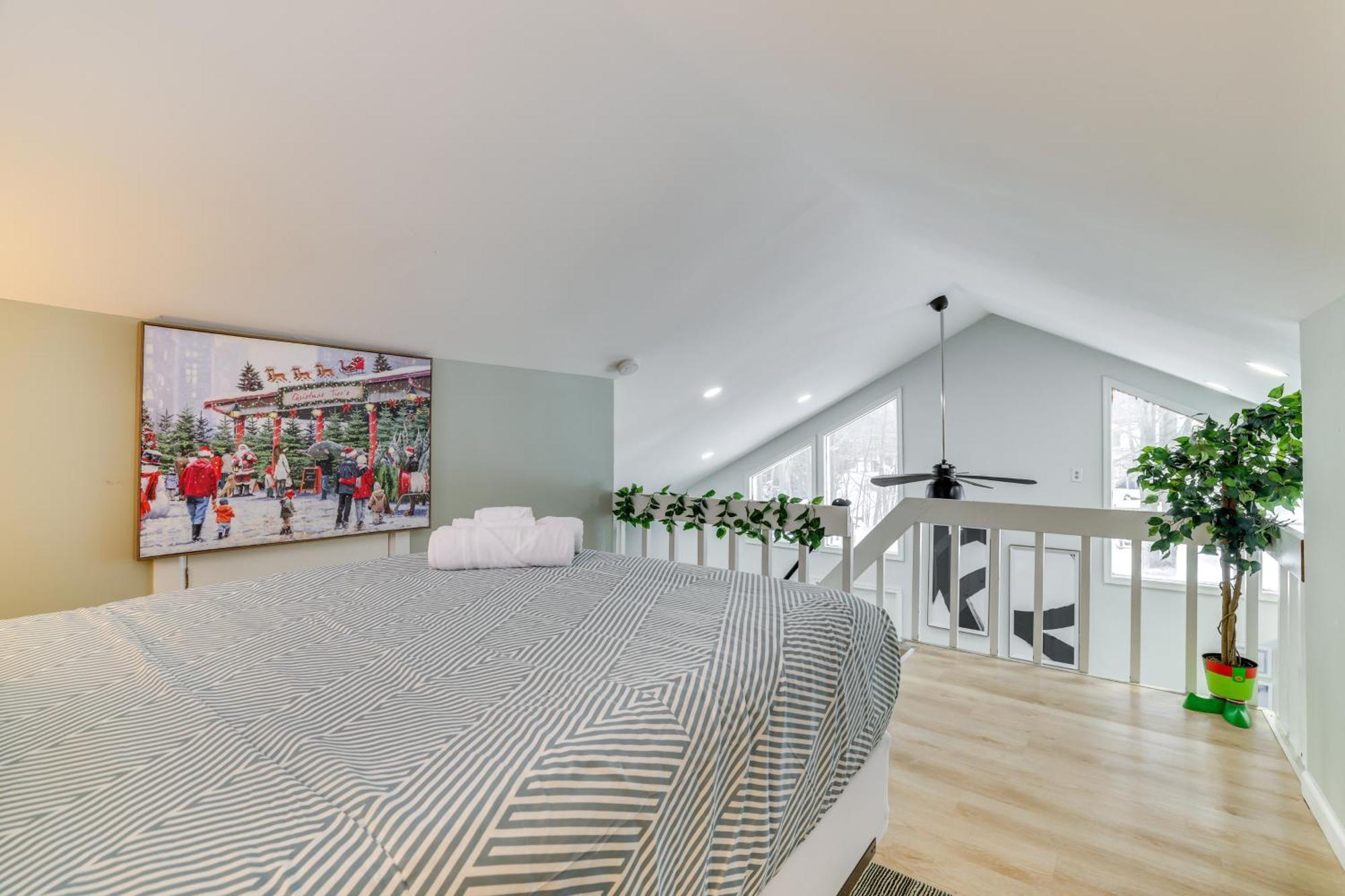 With Hot Tub And Fire Pit Walk To Holiday home