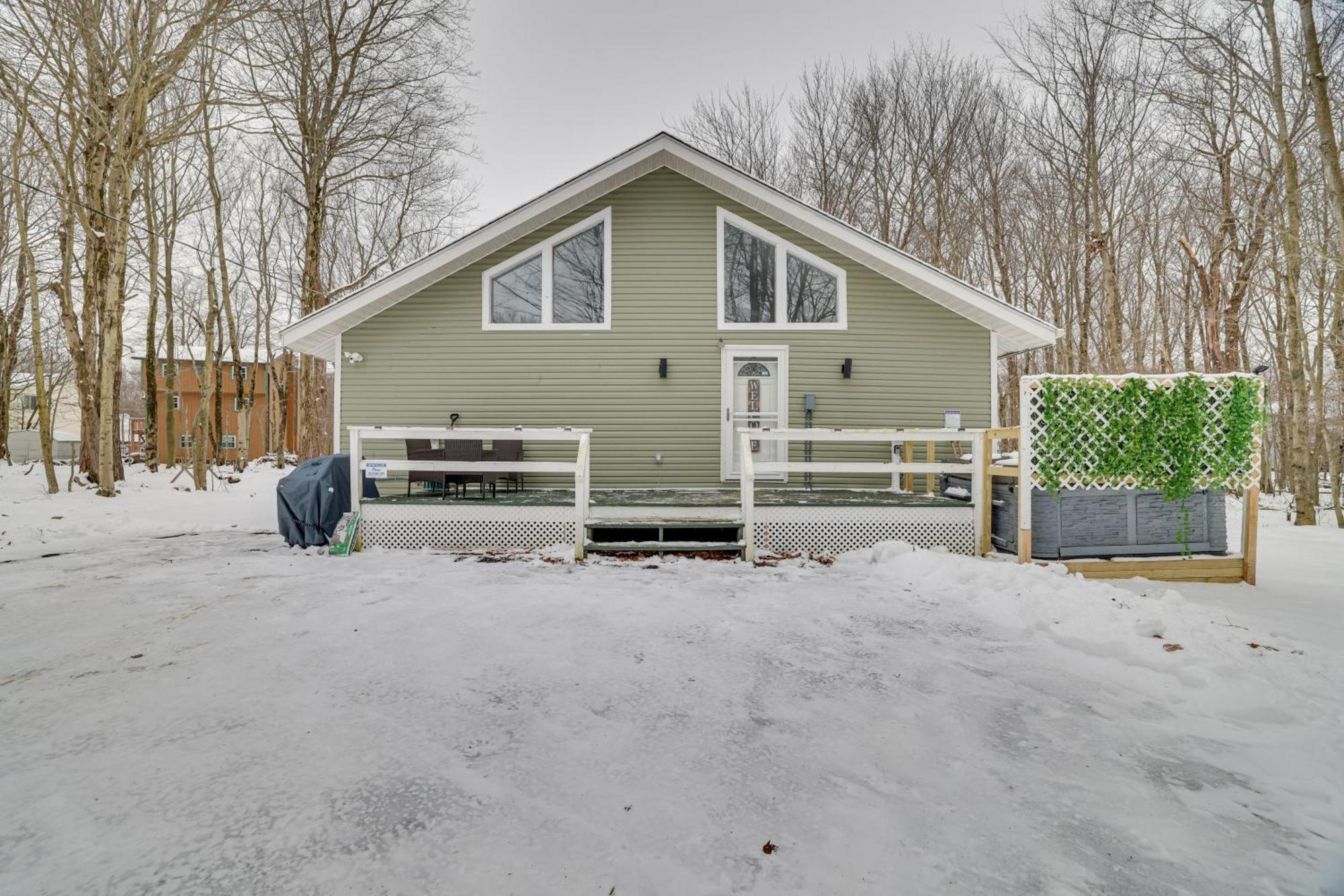 With Hot Tub And Fire Pit Walk To Holiday home