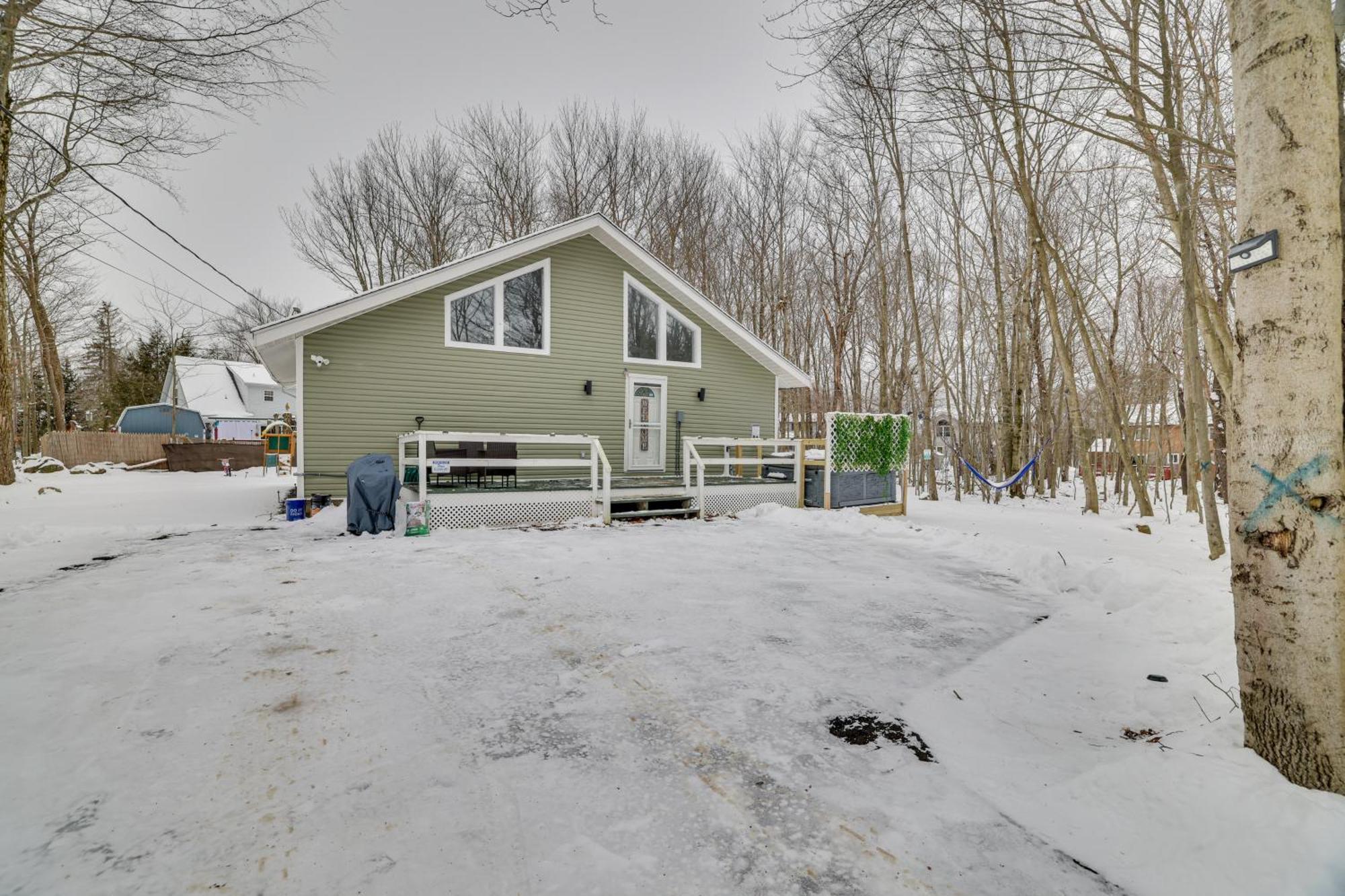 With Hot Tub And Fire Pit Walk To Holiday home *