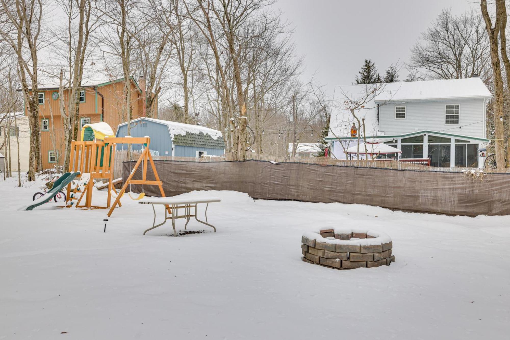 With Hot Tub And Fire Pit Walk To * Tobyhanna